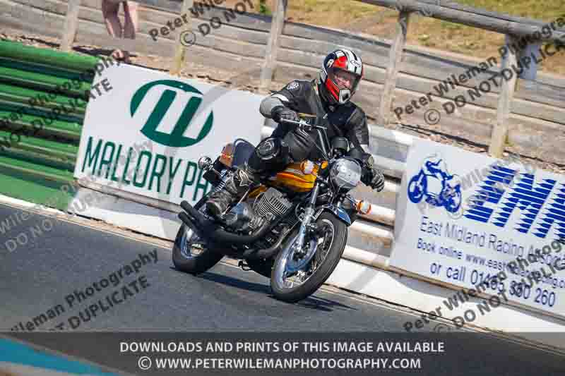 Vintage motorcycle club;eventdigitalimages;mallory park;mallory park trackday photographs;no limits trackdays;peter wileman photography;trackday digital images;trackday photos;vmcc festival 1000 bikes photographs